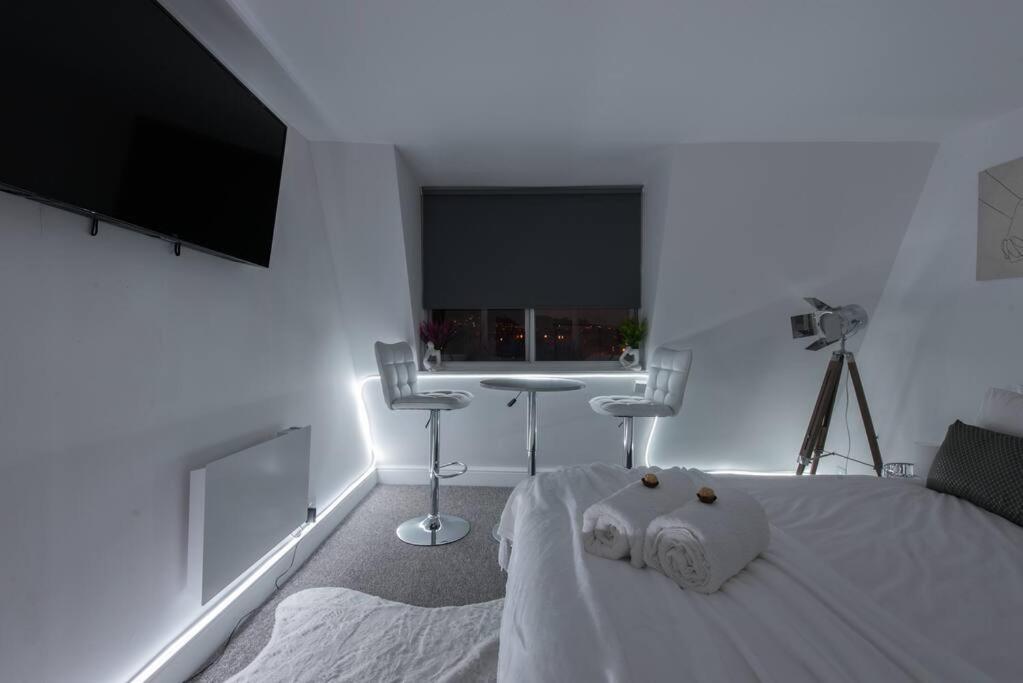 Parade Gardens Boutique Apartments- Central, Grade I Listed, 4K Tvs, Hidden Views Bath Exterior photo
