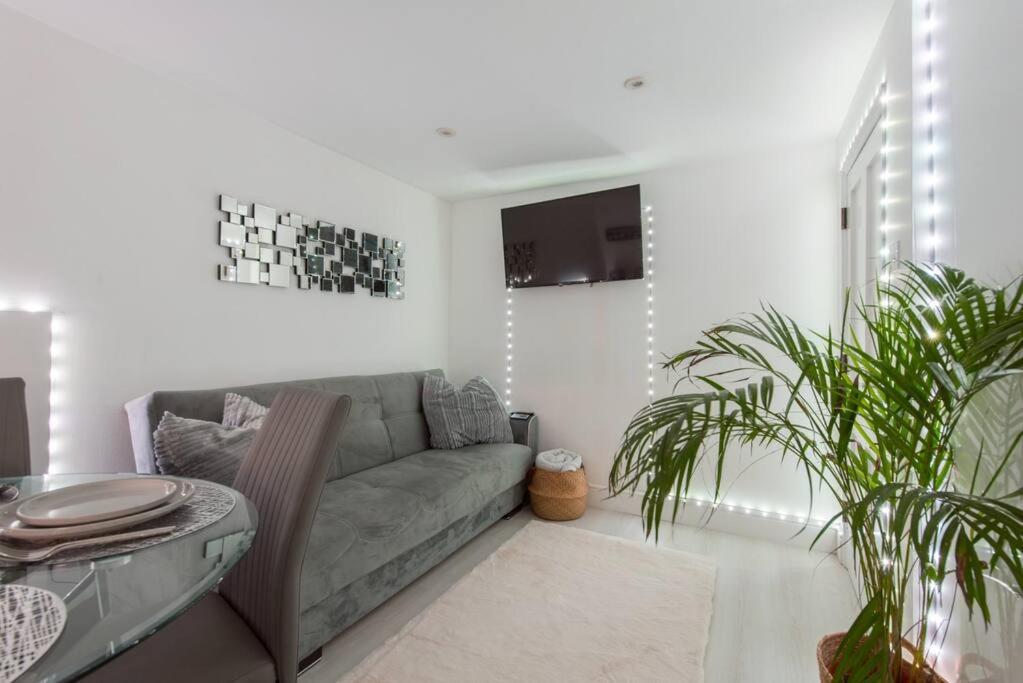 Parade Gardens Boutique Apartments- Central, Grade I Listed, 4K Tvs, Hidden Views Bath Exterior photo